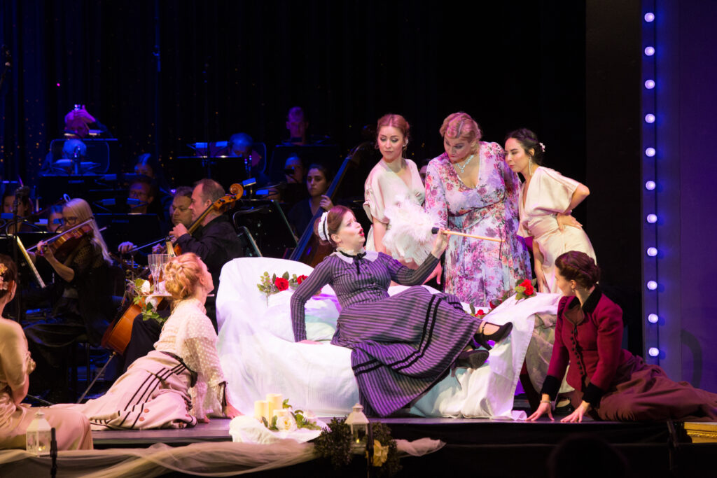 Wiener Frauen - Magdalena Hallste & Marie-Luise Schottleitner & Elisabeth Zeiler & Klára Vincze & Chor des Lehár Festivals (c) www.fotohofer.at