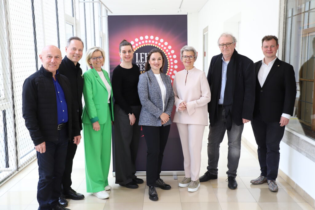 Programmpräsentation Lehár Festival 2025 - Wolfgang Dosch & Roman Martin & Ines Schiller & Angela Schweiger & Tina Jaeger & Brigitte Stumpner & Thomas Enzinger & Robert Bartneck (c) www.fotohofer.at
