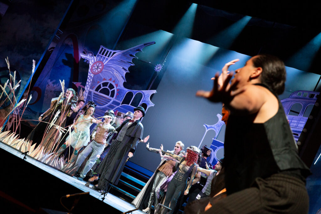 Peter Bording & Sophie Schneider & Philip Guirola Paganini & Tanzensemble (Glas, Gassmann, Lechlech, Glora, Aguirre, Lugstein) & Chor des Lehár Festivals