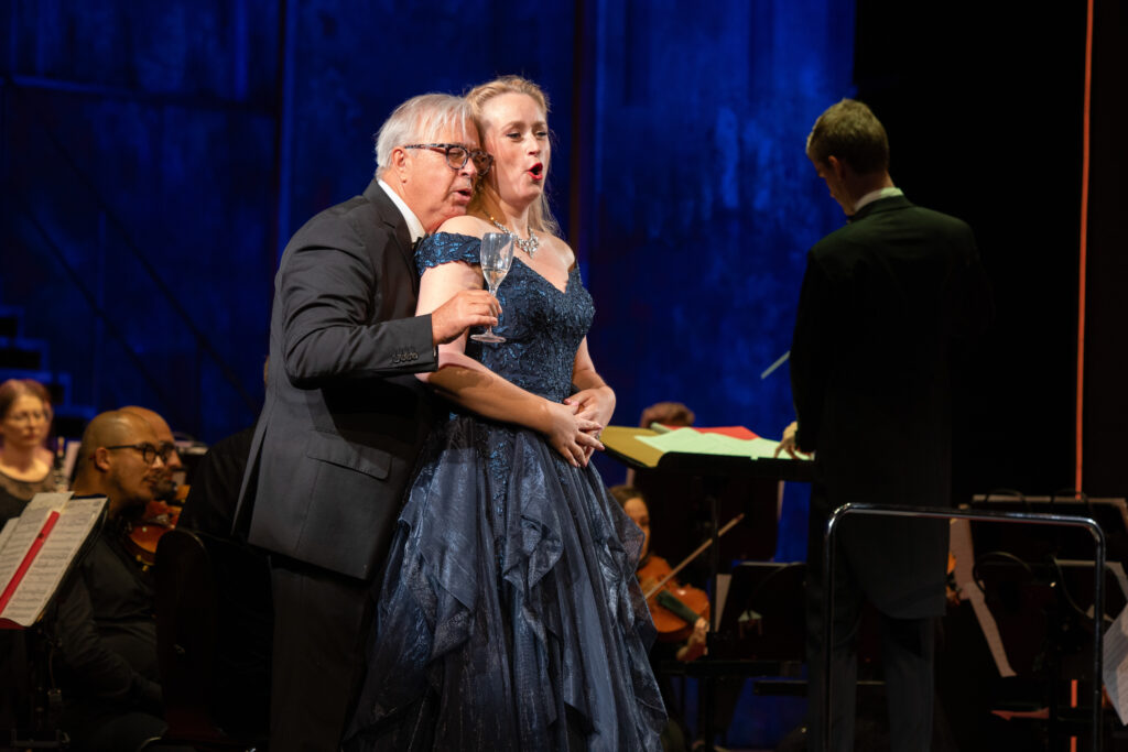 Galakonzert mit Herbert Lippert, Carina Tybjerg Madsen und dem Franz Lehár-Orchester (Copyright: Foto Hofer)