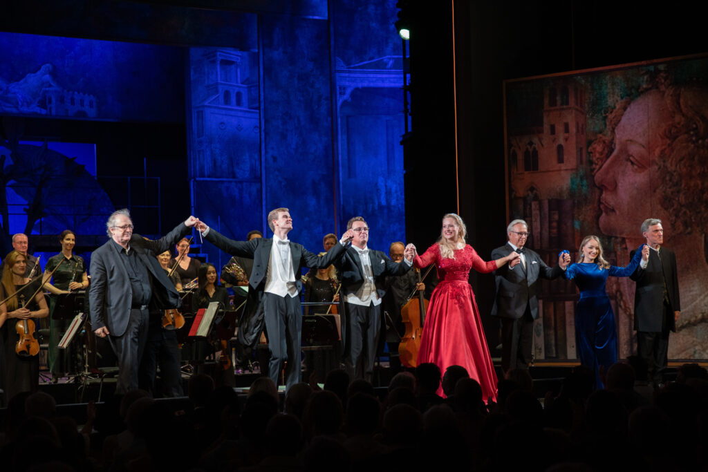 Galakonzert mit Thomas Enzinger, Matthias Achleitner, Matjaž Stopinšek, Carina Tybjerg Madsen, Herbert Lippert, Mariia Tkach, Hans Gröning und dem Franz Lehár-Orchester (Copyright: Foto Hofer)
