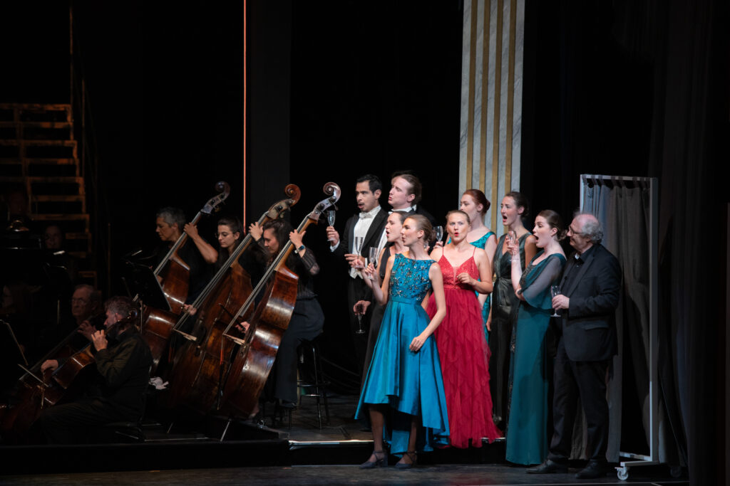 DER GÖTTERGATTE mit Thomas Enzinger, Nina Jakovljević, Sorina Florina Neacșu, Fiona Mantovan, Chor des Lehár Festivals und dem Franz Lehár-Orchester (Copyright: Foto Hofer)